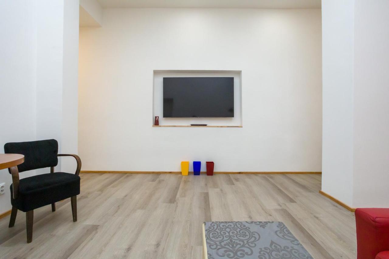 Luxusni Velky Apartman S Terasou V Centru Litomysle Luaran gambar